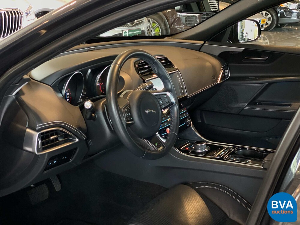 Jaguar XE 2.0D R-Sport Portfolio 163pk 2018 -Org NL-, RP-369-X.