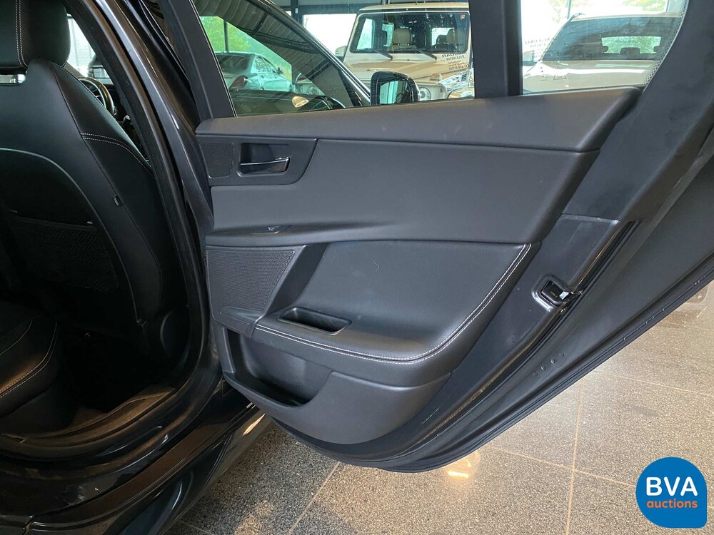 Jaguar XE 2.0D R-Sport Portfolio 163pk 2018 -Org NL-, RP-369-X.