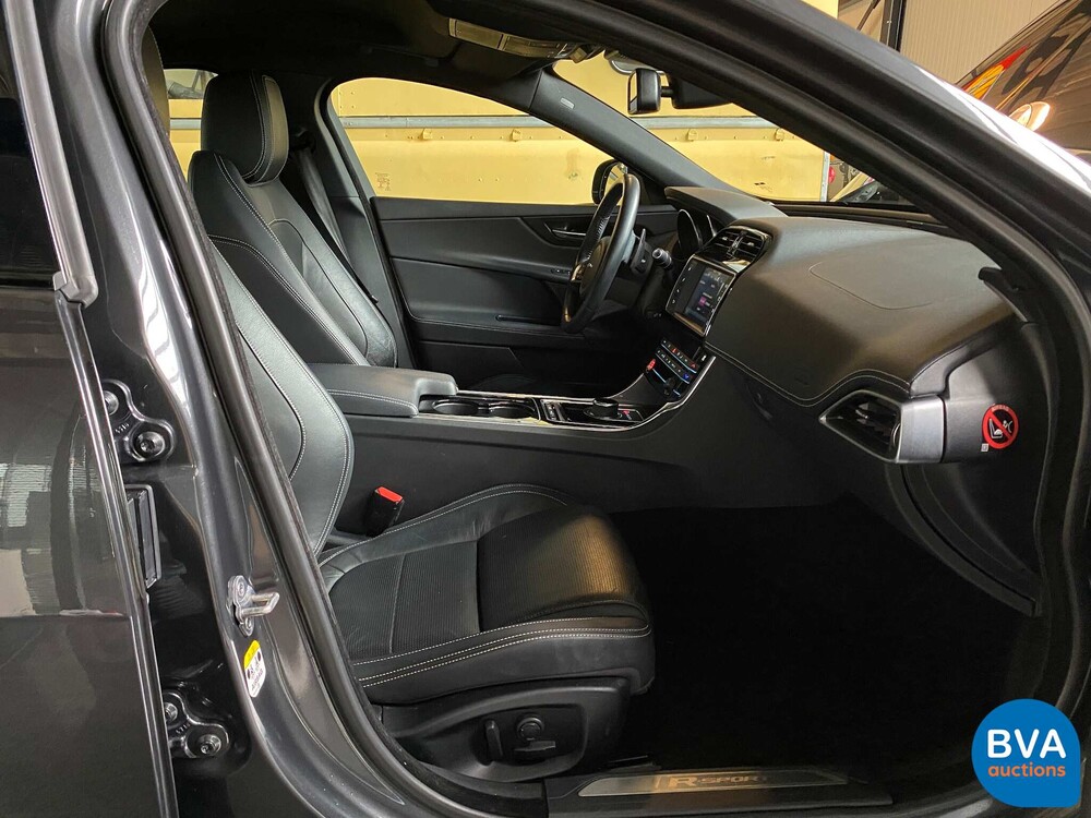 Jaguar XE 2.0D R-Sport Portfolio 163pk 2018 -Org NL-, RP-369-X.