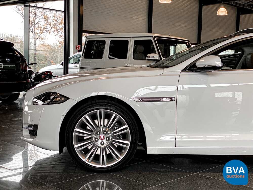 Jaguar XJ 3.0 D Premium Luxury 300hp 2018 Facelift, TD-898-B.