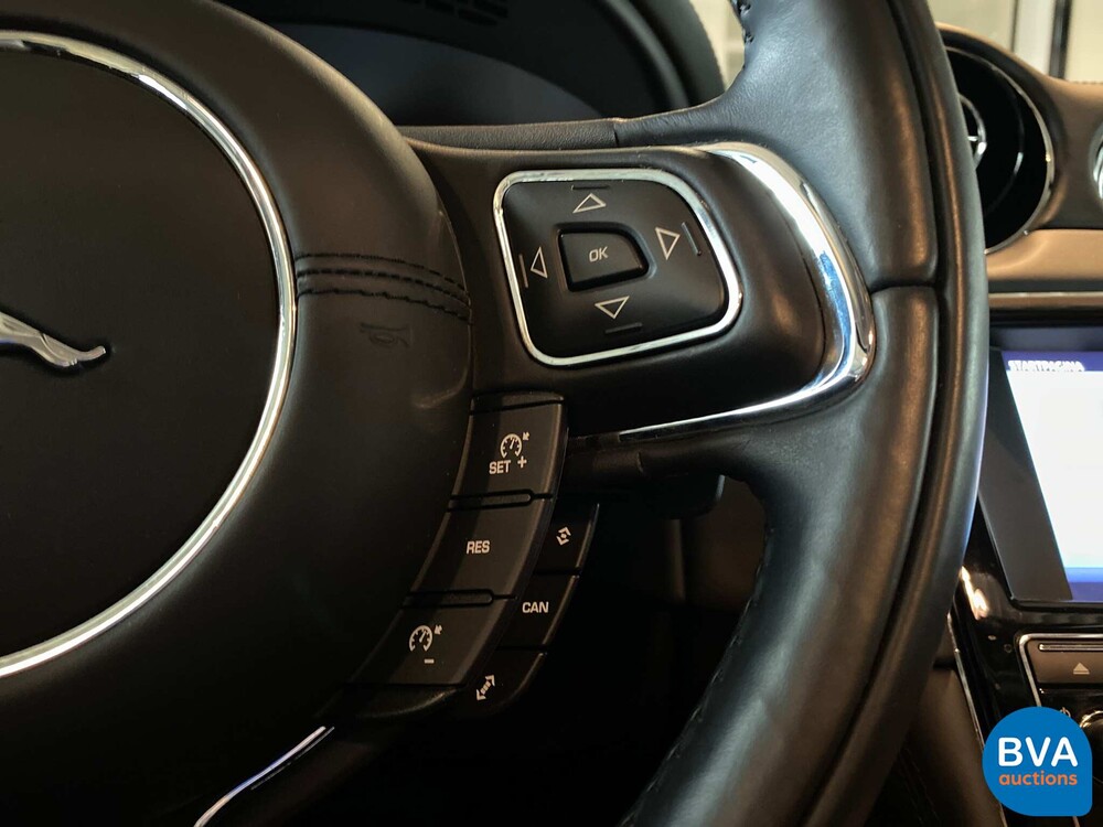 Jaguar XJ 3.0 D Premium Luxury 300hp 2018 Facelift, TD-898-B.