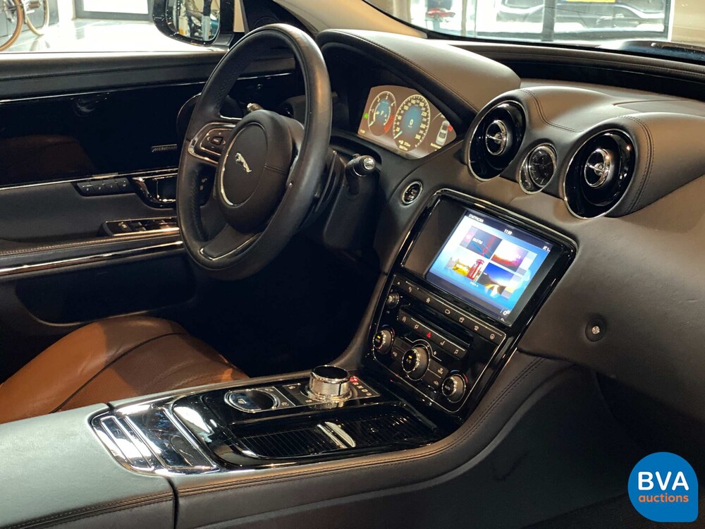 Jaguar XJ 3.0 D Premium Luxury 300hp 2018 Facelift, TD-898-B.