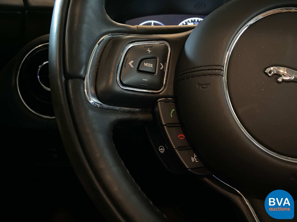 Jaguar XJ 3.0 D Premium Luxury 300hp 2018 Facelift, TD-898-B.
