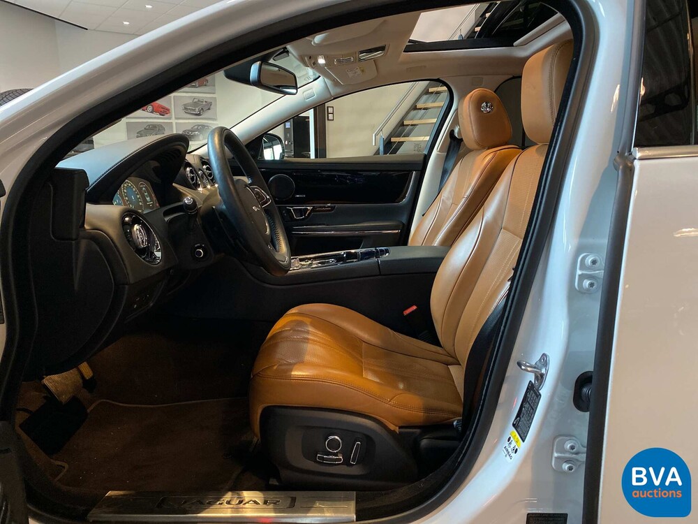 Jaguar XJ 3.0 D Premium Luxury 300hp 2018 Facelift, TD-898-B.