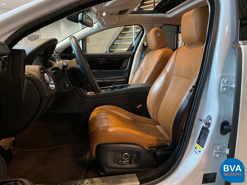 Jaguar XJ 3.0 D Premium Luxury 300hp 2018 Facelift, TD-898-B.