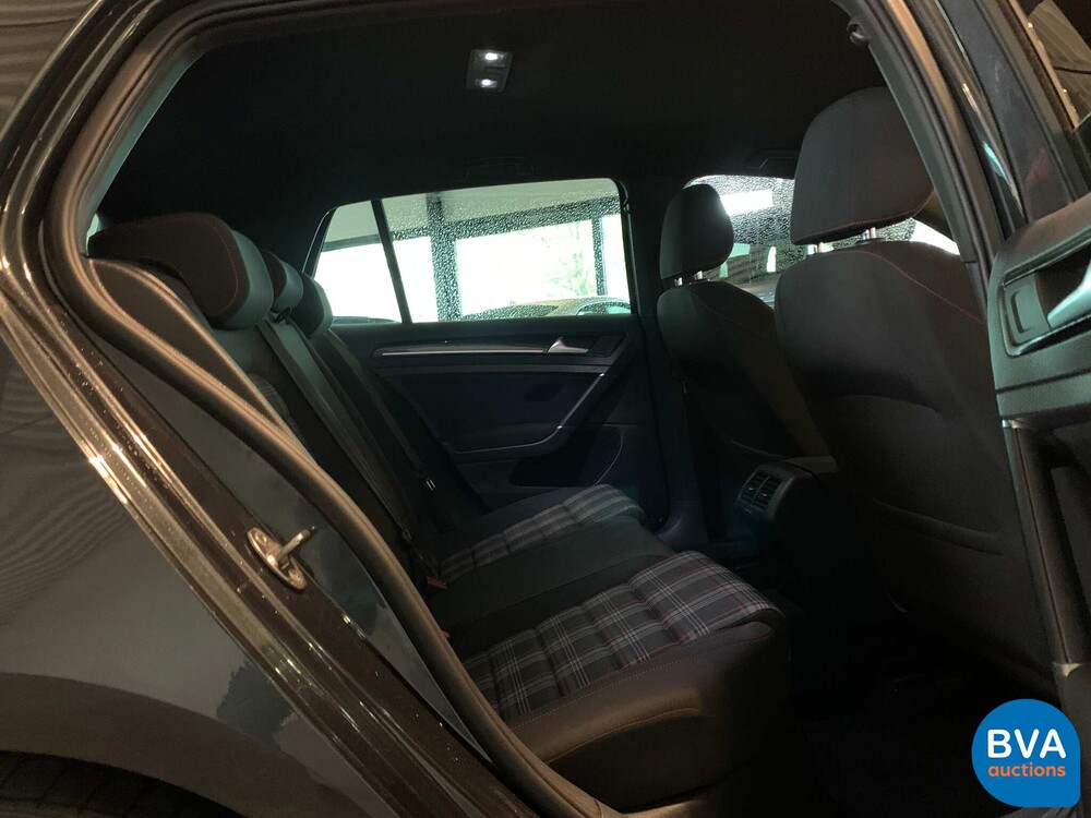 Volkswagen Golf 2.0 GTI Performance 230hp 2016 DSG, H-855-XP.