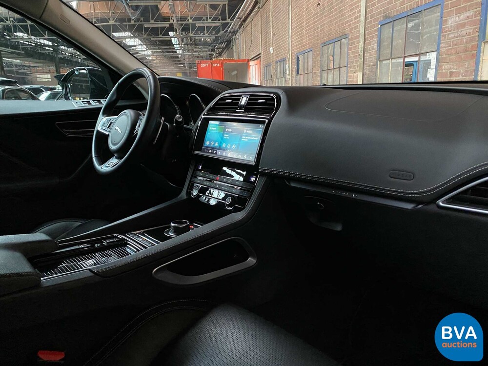Jaguar F-Pace 2.0 25t R-Sport AWD 250pk 2019, N-803-JS
