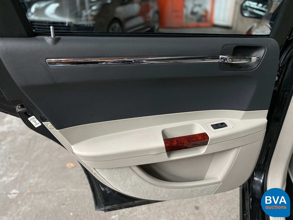 Chrysler 300C Touring 5.7L V8 340hp 2006, 72-SF-ZL.