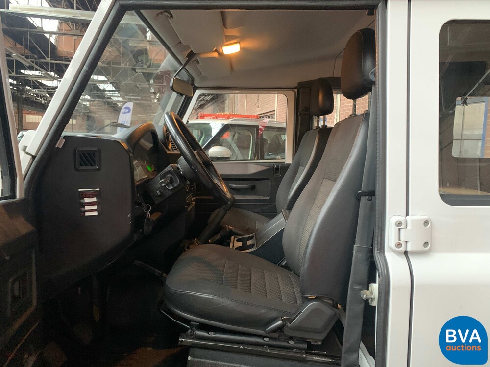 Land Rover Defender TD4 122hp 2011, VX-466-H.