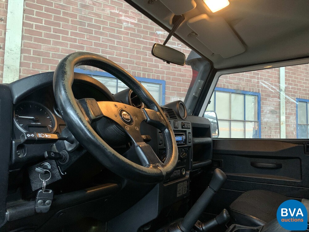 Land Rover Defender TD4 122hp 2011, VX-466-H.