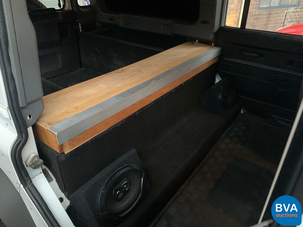 Land Rover Defender TD4 122hp 2011, VX-466-H.