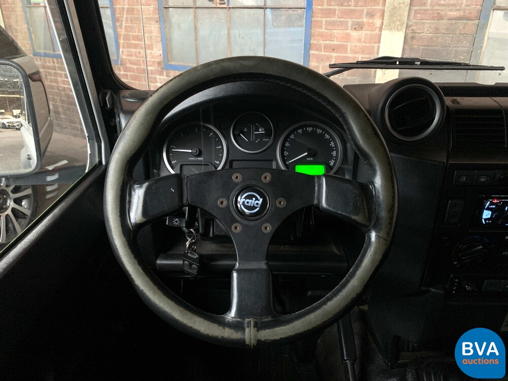 Land Rover Defender TD4 122hp 2011, VX-466-H.