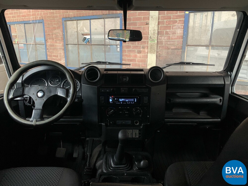 Land Rover Defender TD4 122hp 2011, VX-466-H.