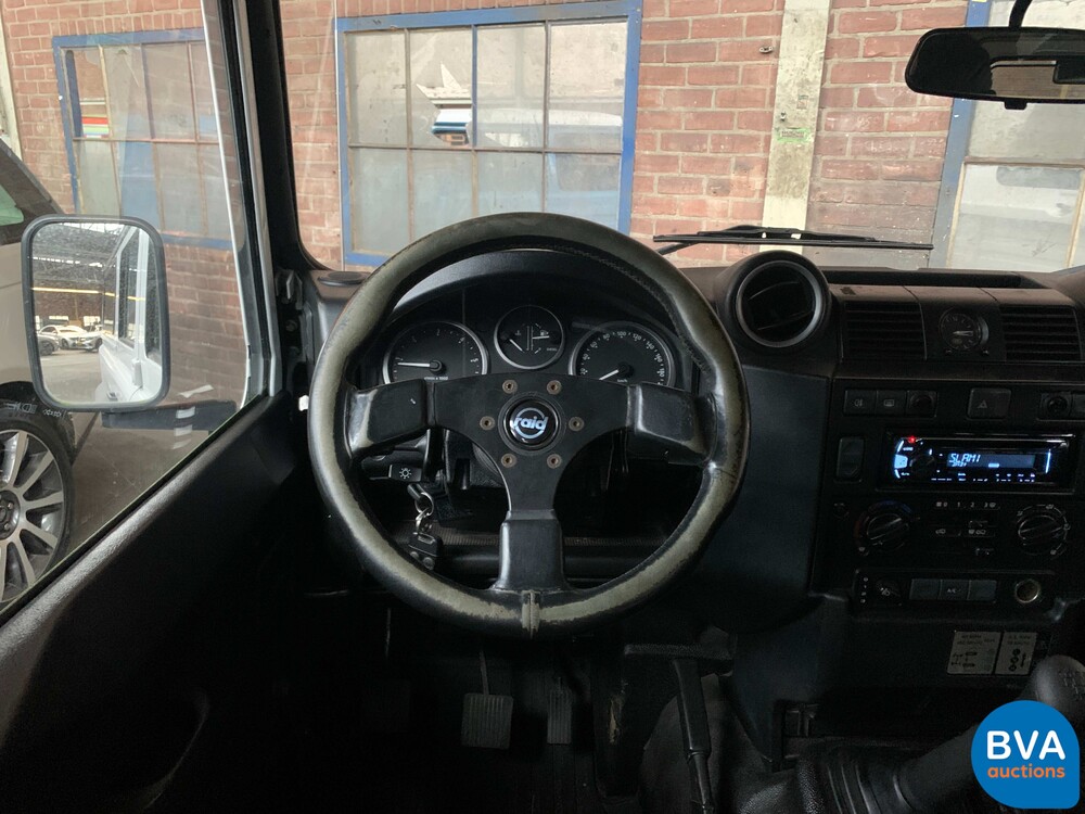 Land Rover Defender TD4 122hp 2011, VX-466-H.