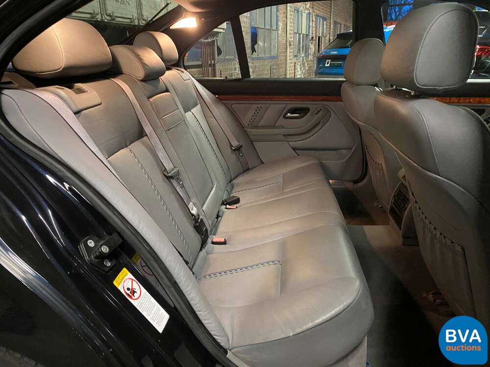 BMW ALPINA B10 4.6 V8 2001 FACELIFT 1 or 203, NL registration.