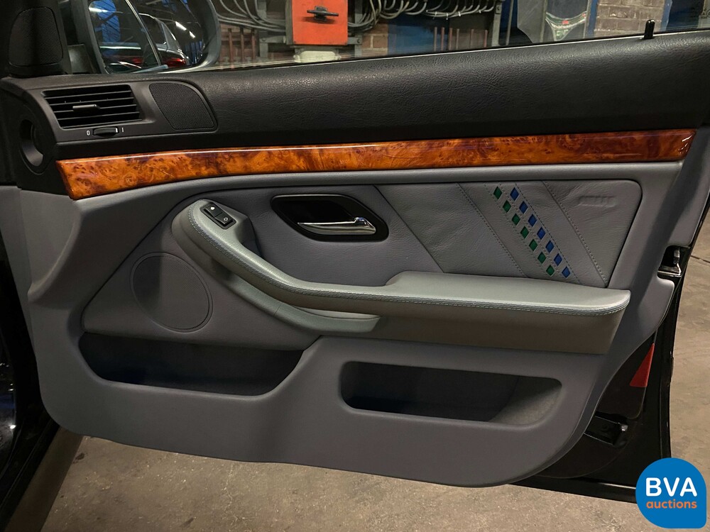 BMW ALPINA B10 4.6 V8 2001 FACELIFT 1 or 203, NL registration.