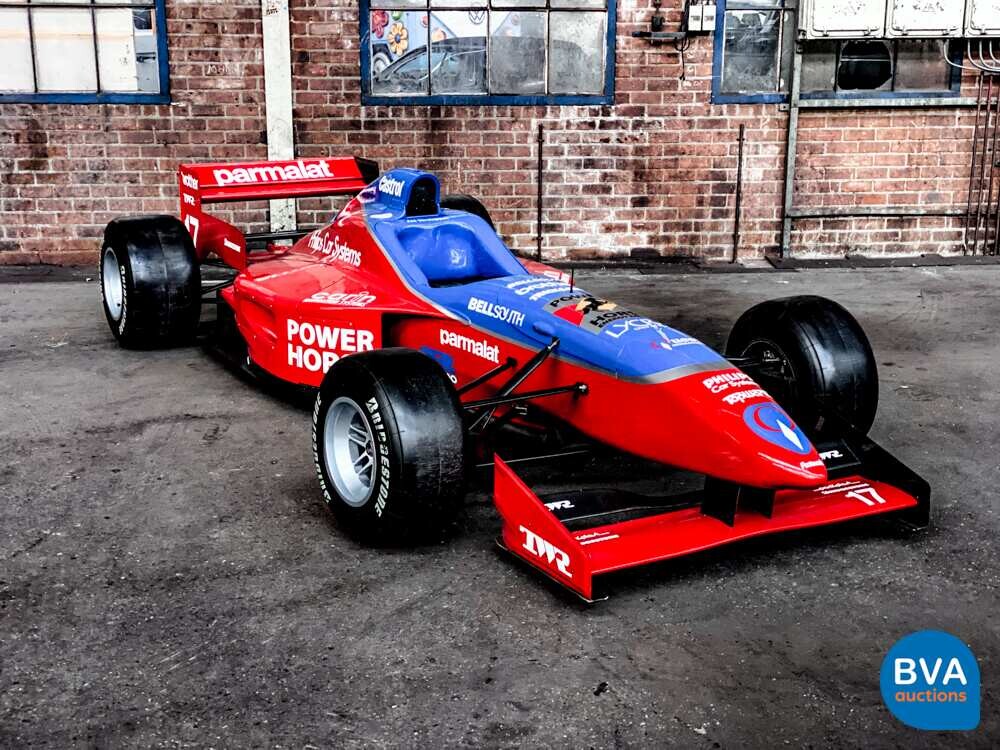 Formel-1-Auto F1-Fußarbeit FA17 Jos VERSTAPEN 1996 PFEILE.