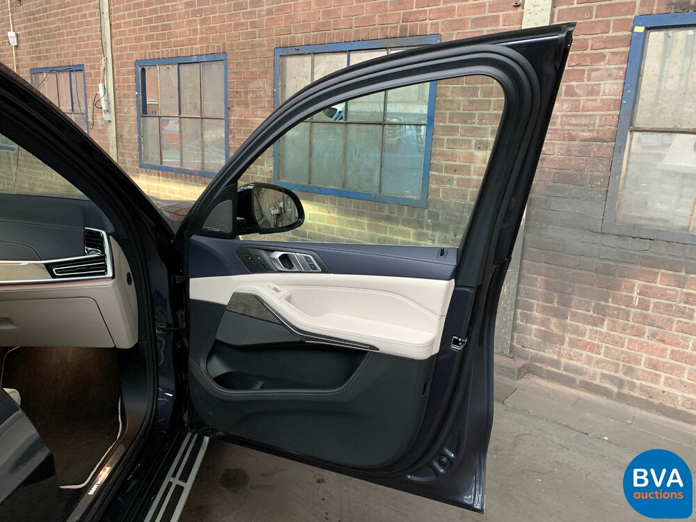 2019 BMW X7 xDrive 30d High Executive 265hp, ZT-686-J.