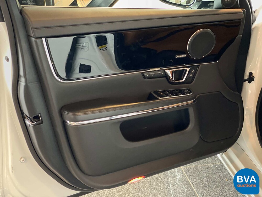 Jaguar XJ3.0 D Premium Luxury 300 PS 2018 Facelift, TD-898-B.