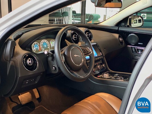 Jaguar XJ 3.0 D Premium Luxury 300hp 2018 Facelift, TD-898-B.