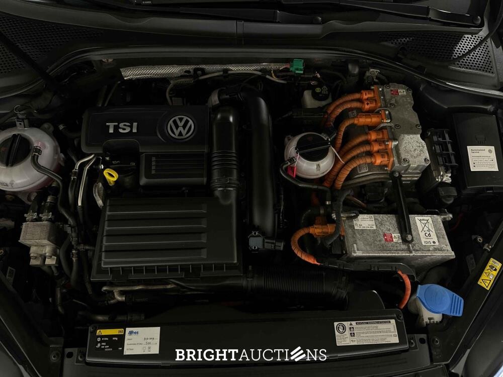 Volkswagen Golf GTE 1.4 TSI 150pk 2015 (Origineel-NL + 2e Eigenaar), HR-181-H