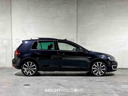 Volkswagen Golf GTE 1.4 TSI 150pk 2015 (Origineel-NL + 2e Eigenaar), HR-181-H