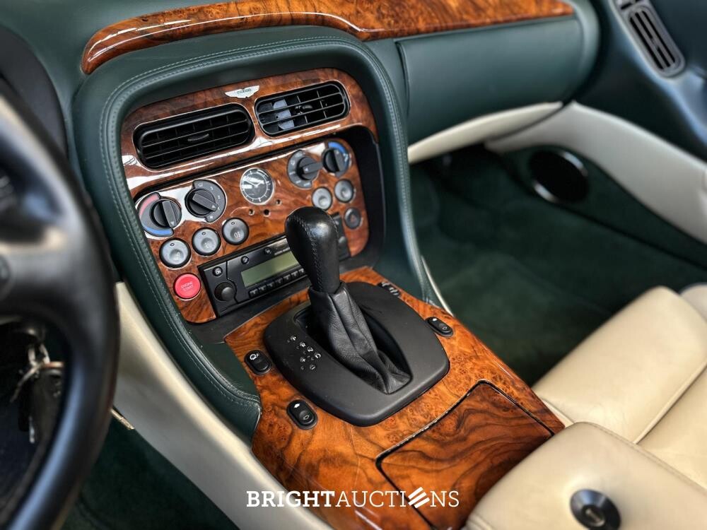 Aston Martin DB7 Volante 5.9 V12 Vantage Touchtronic 420pk 2002 (Origineel-NL), 40-JB-ZG Youngtimer