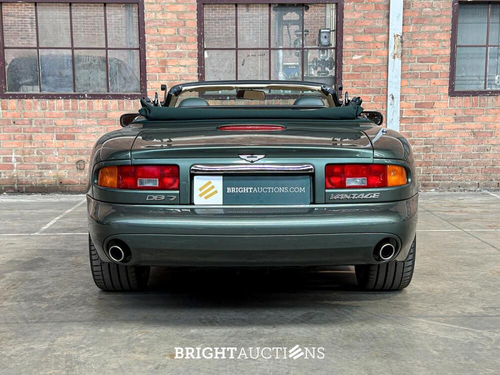 Aston Martin DB7 Volante 5.9 V12 Vantage Touchtronic 420pk 2002 (Origineel-NL), 40-JB-ZG Youngtimer