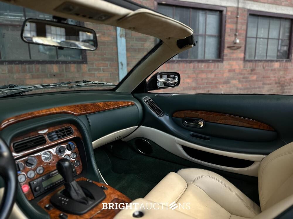 Aston Martin DB7 Volante 5.9 V12 Vantage Touchtronic 420pk 2002 (Origineel-NL), 40-JB-ZG Youngtimer