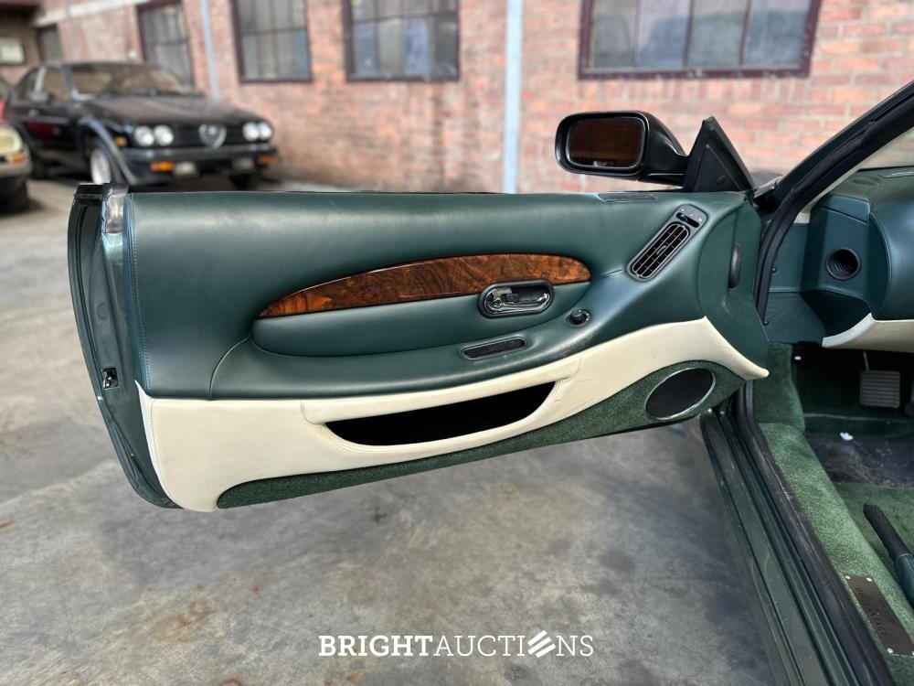 Aston Martin DB7 Volante 5.9 V12 Vantage Touchtronic 420pk 2002 (Origineel-NL), 40-JB-ZG Youngtimer