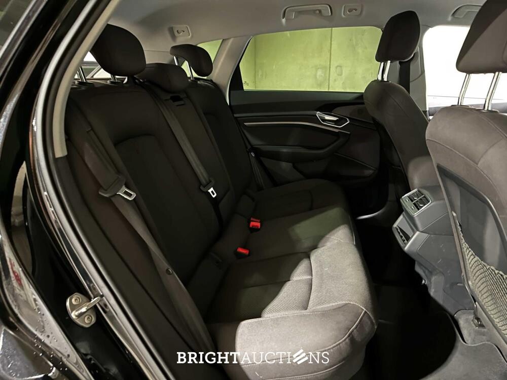 Audi e-tron 50 quattro Launch edition 71 kWh 313pk 2020 (Origineel-NL), J-928-KG