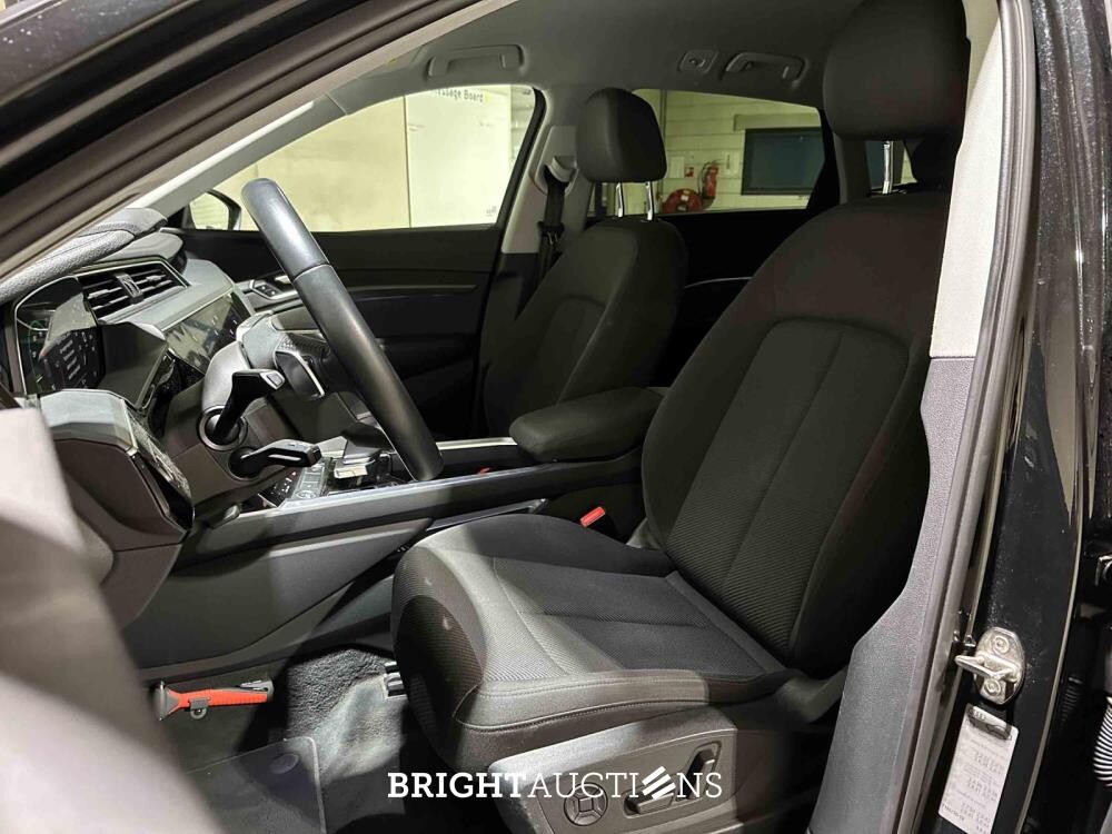 Audi e-tron 50 quattro Launch edition 71 kWh 313pk 2020 (Origineel-NL), J-928-KG