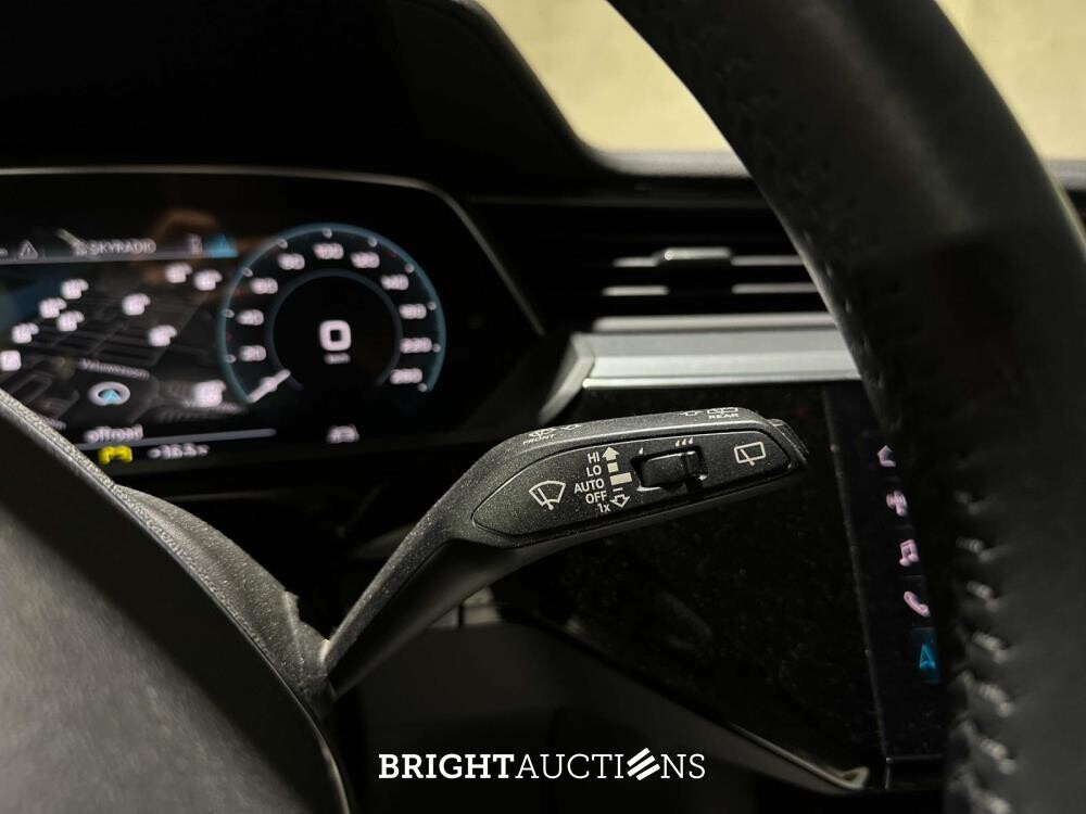 Audi e-tron 50 quattro Launch edition 71 kWh 313pk 2020 (Origineel-NL), J-928-KG