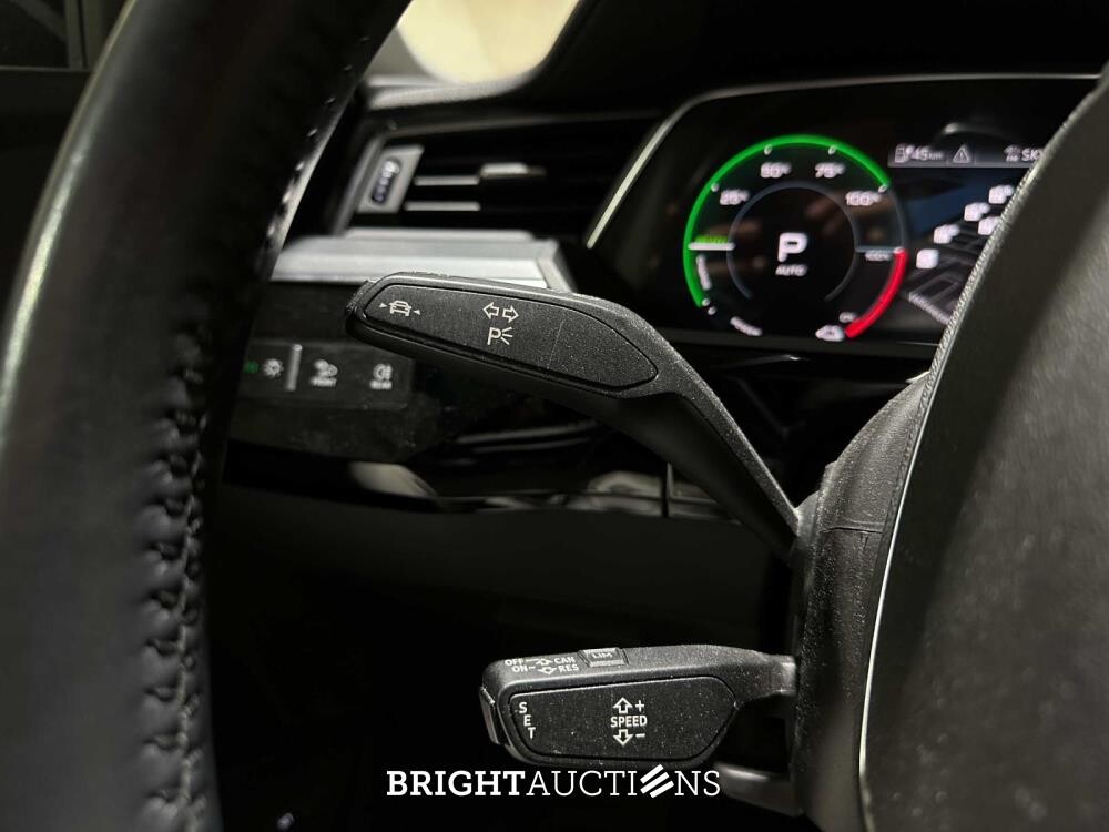 Audi e-tron 50 quattro Launch edition 71 kWh 313pk 2020 (Origineel-NL), J-928-KG