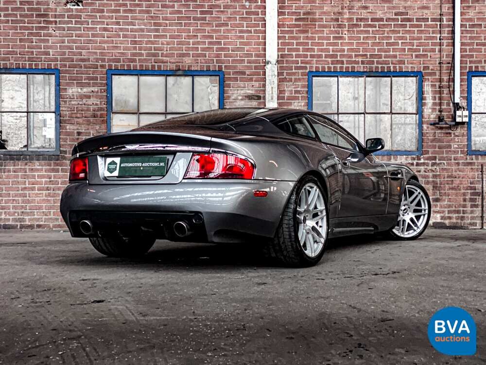 Aston Martin Vanquish 5.9 V12 466 PS 2003.