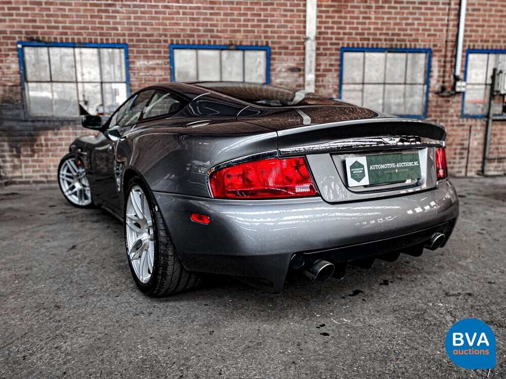 Aston Martin Vanquish 5.9 V12 466 PS 2003.