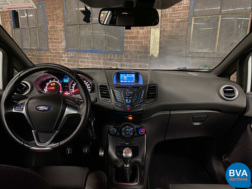 Ford Fiesta ST 182 PS 2015.