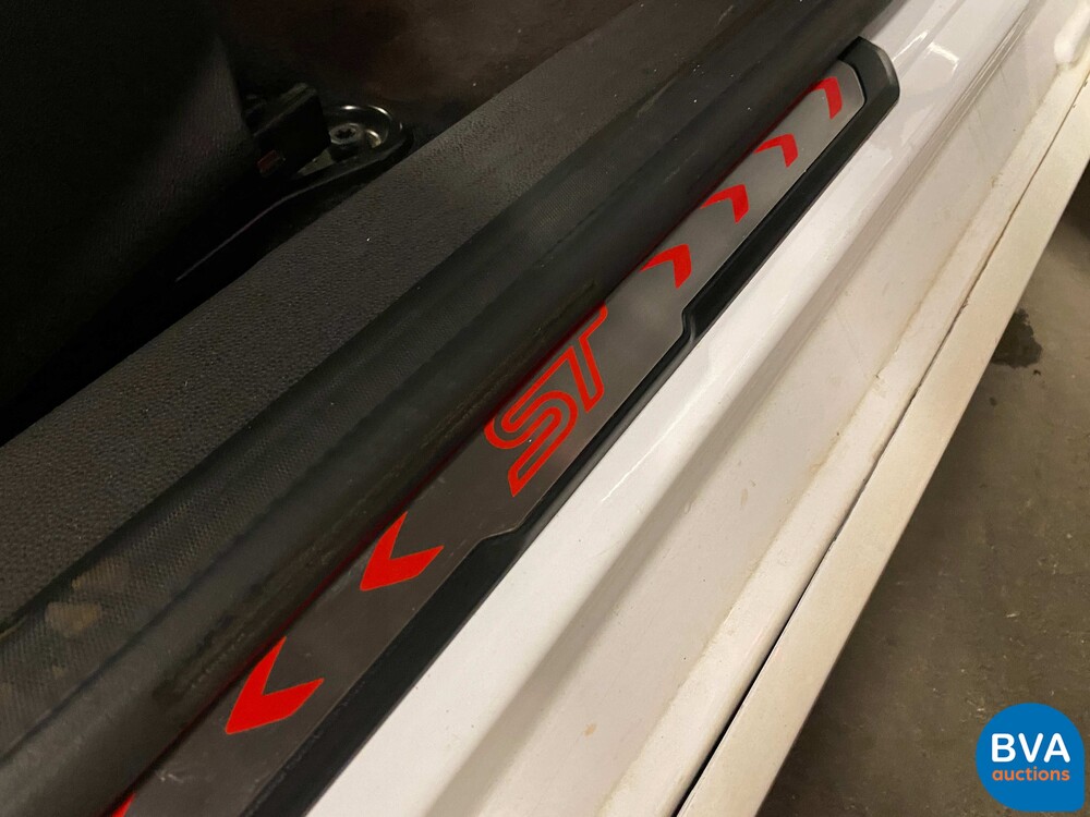 Ford Fiesta ST 182 PS 2015.