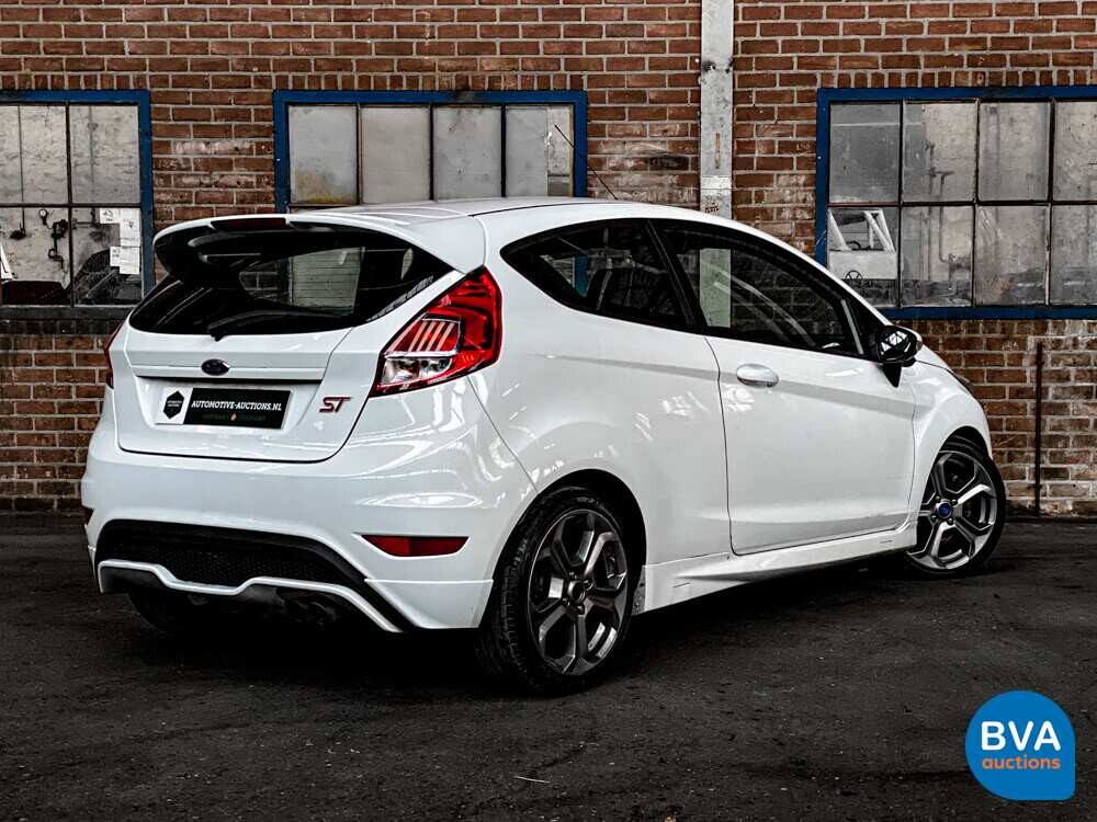 Ford Fiesta ST 182 PS 2015.