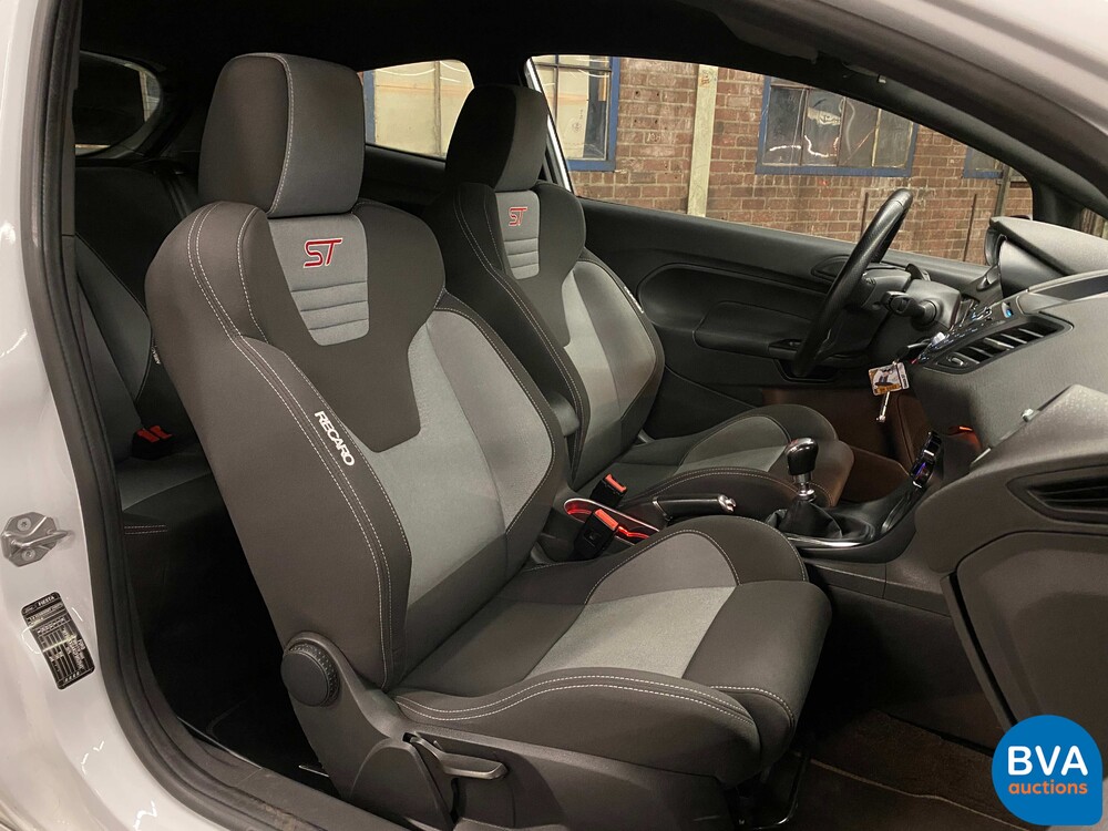 Ford Fiesta ST 182 PS 2015.