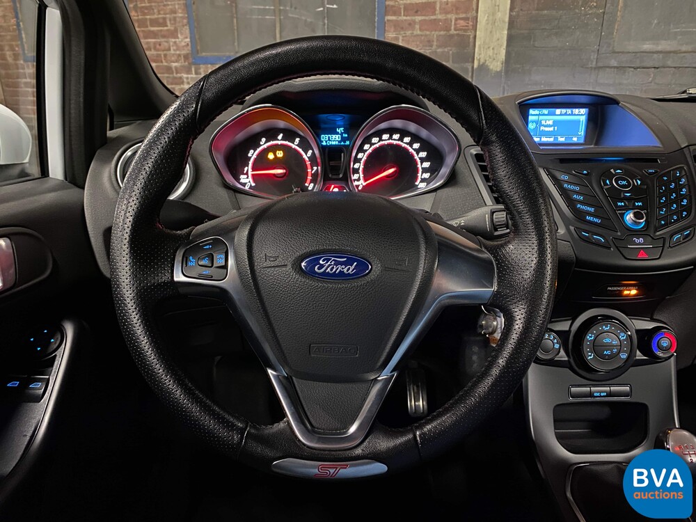 Ford Fiesta ST 182 PS 2015.