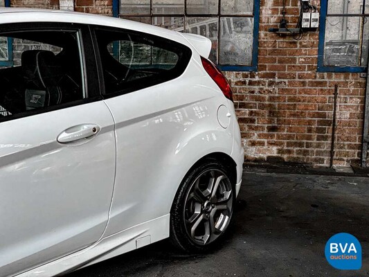 Ford Fiesta ST 182 PS 2015.