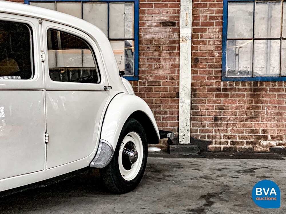 Citroen Traction Avant 1954, 99-EA-42.