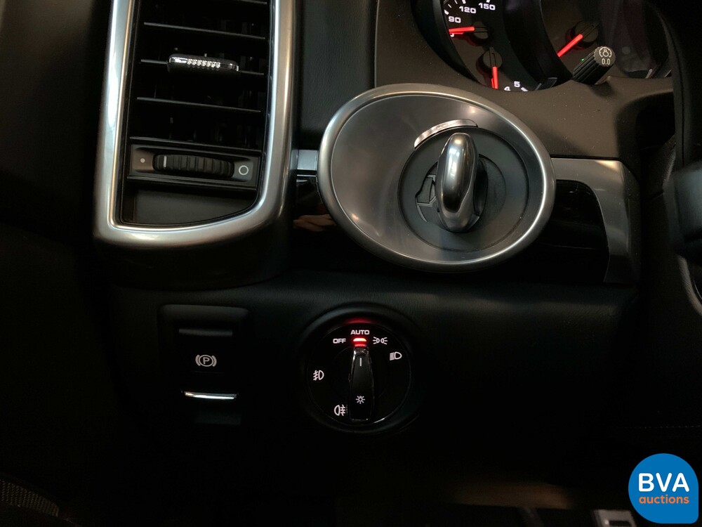 Porsche Cayenne S4.2 V8 Facelift PLATINUM EDITION Sportchrono 385 PS 2017.