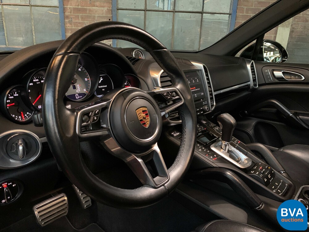 Porsche Cayenne S4.2 V8 Facelift PLATINUM EDITION Sportchrono 385 PS 2017.