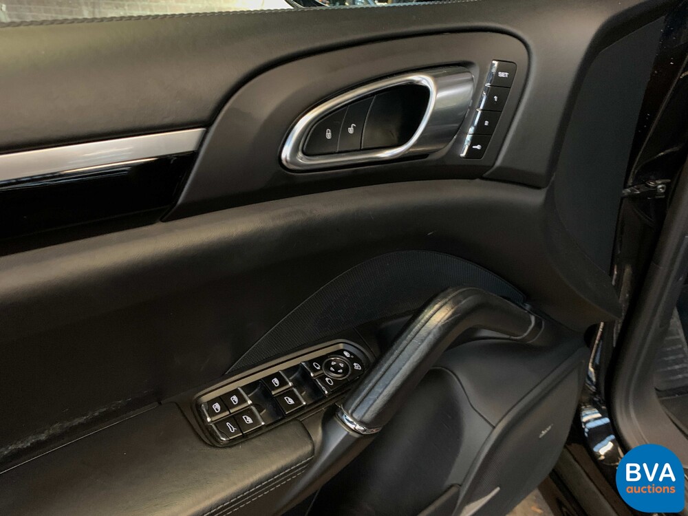 Porsche Cayenne S4.2 V8 Facelift PLATINUM EDITION Sportchrono 385 PS 2017.