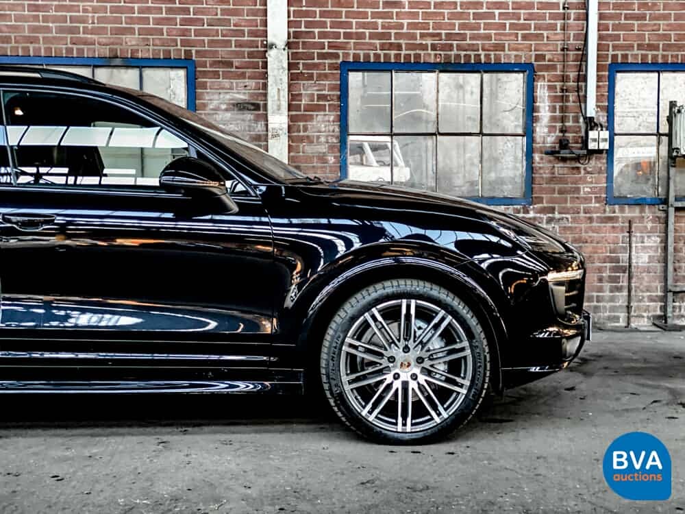 Porsche Cayenne S4.2 V8 Facelift PLATINUM EDITION Sportchrono 385 PS 2017.