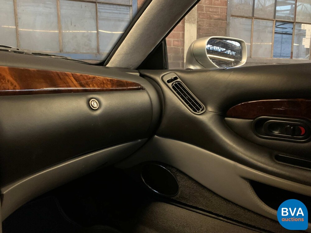 Aston Martin DB7 3.2 Coupe 325 PS 1996, 81-JT-RP.