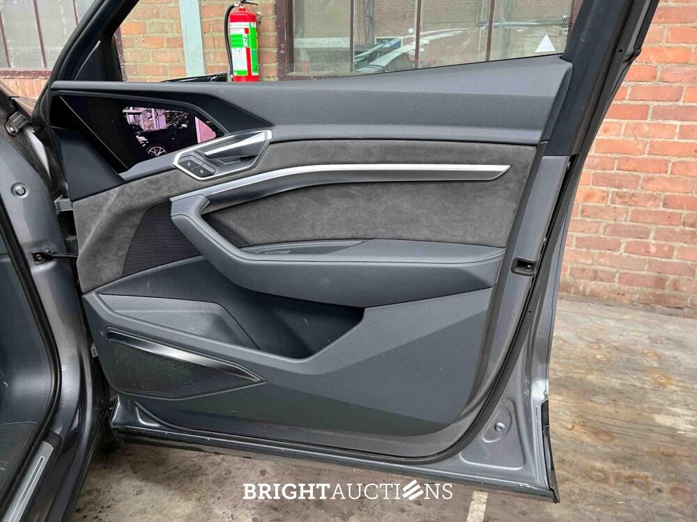 Audi e-tron 55 Quattro Advanced 95 kWh 360pk 2019 (Origineel-NL), G-111-ZL