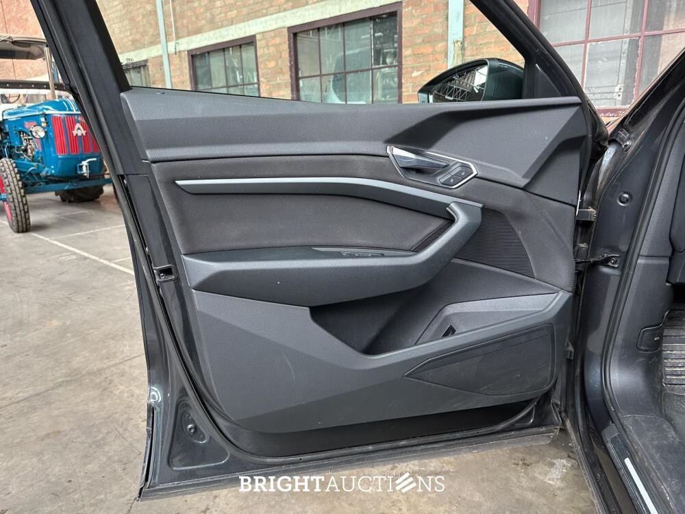 Audi e-tron 55 Quattro Advanced 95 kWh 360pk 2019 (Origineel-NL), G-176-XS